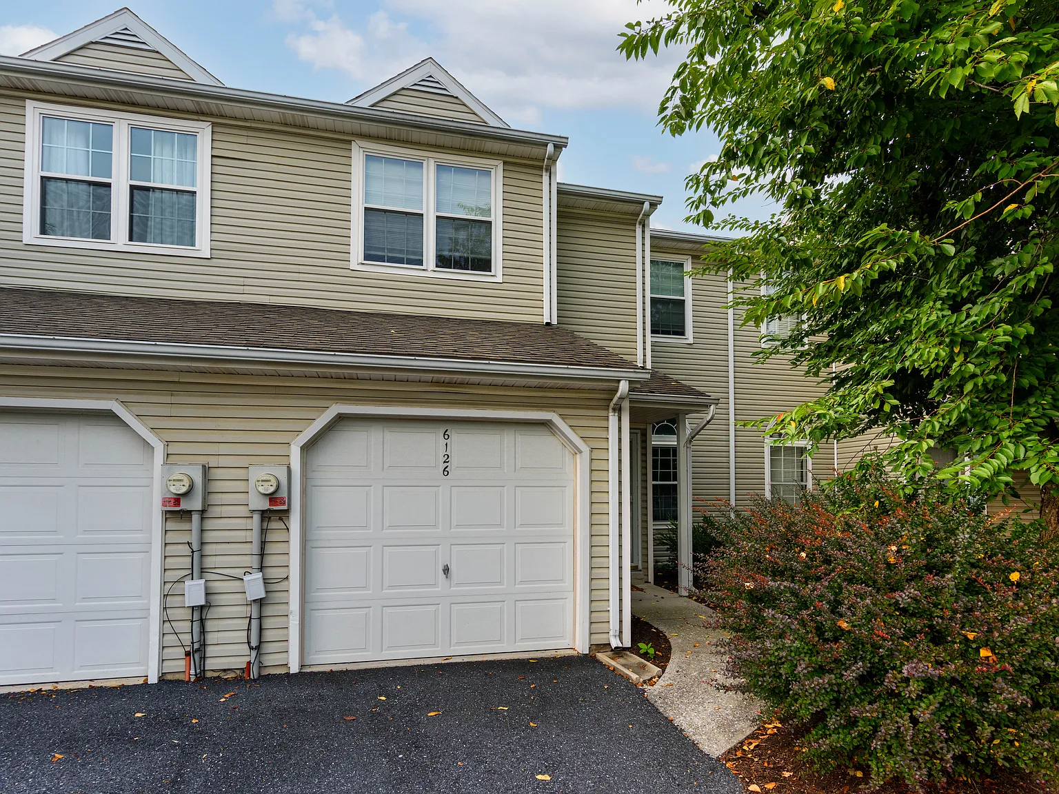 3 bed, 1442 sqft, $1,999 — Photo 3
