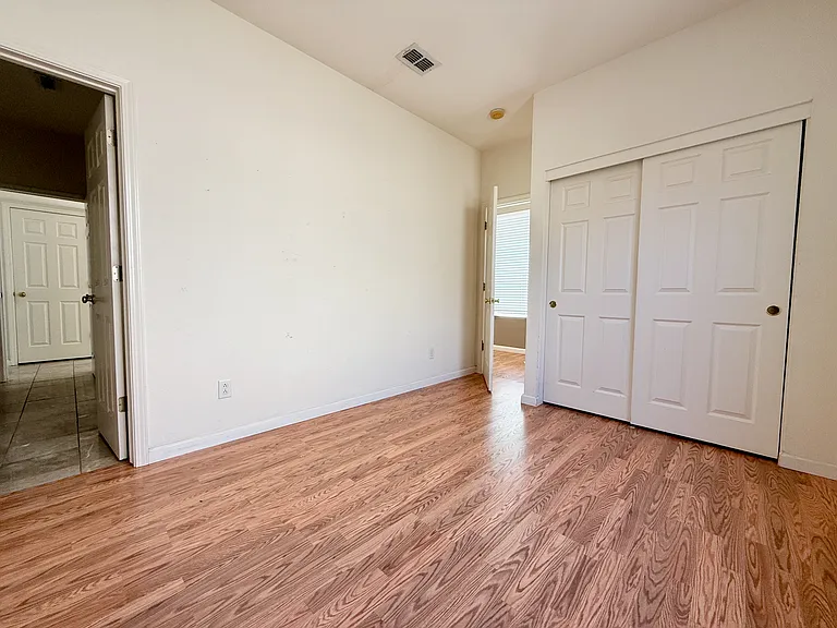4051 Pine Lake Cir — Photo 9