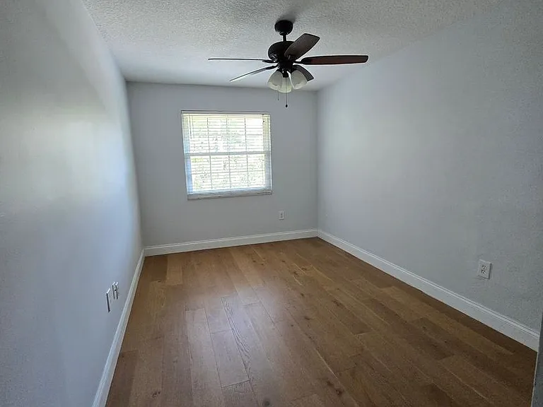 612 E Church St — Photo 27