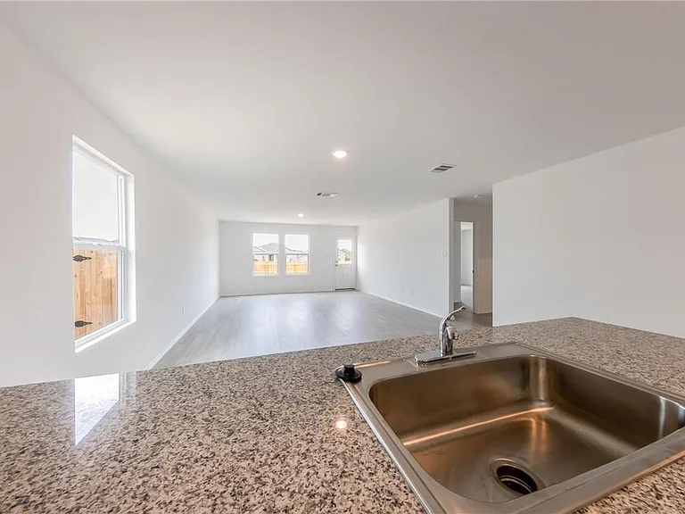 2867 Rosefinch — Photo 7