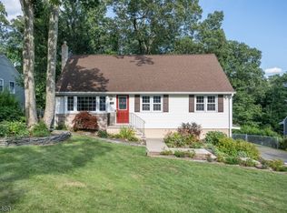 38 Hilltop Rd, Newfoundland, NJ 07435