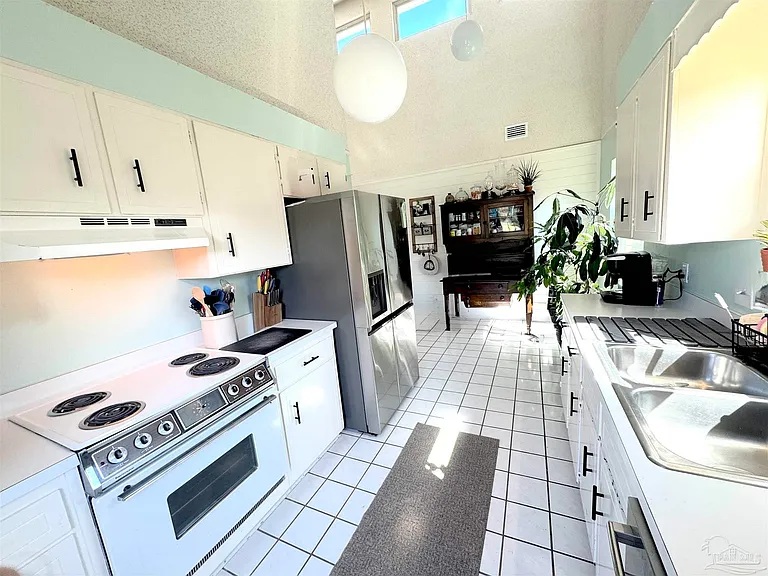 3585 Riddick Dr — Photo 7