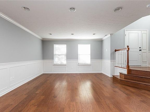 3rd image of 9484 Oakley Dr