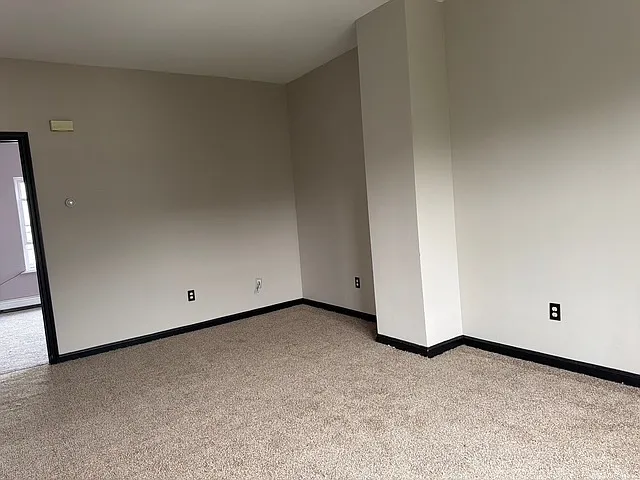 408 Park Ave — Photo 16