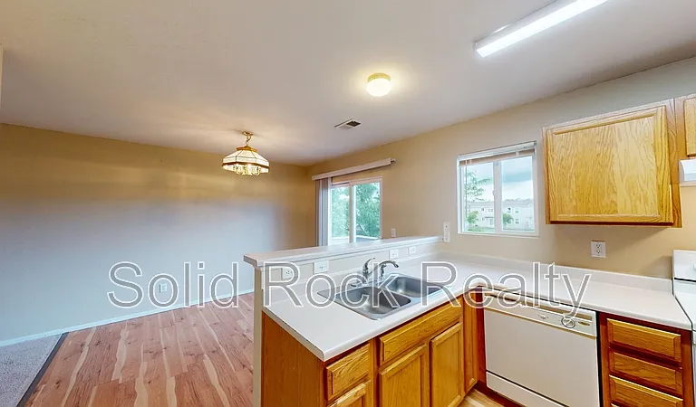 4960 Universal Hts — Photo 8