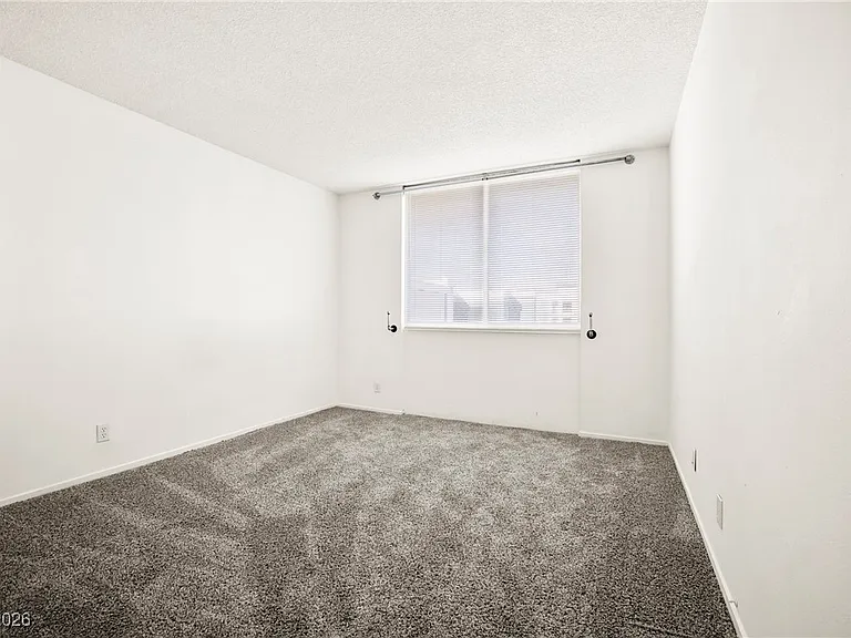 3930 University Center Dr #409 — Photo 8