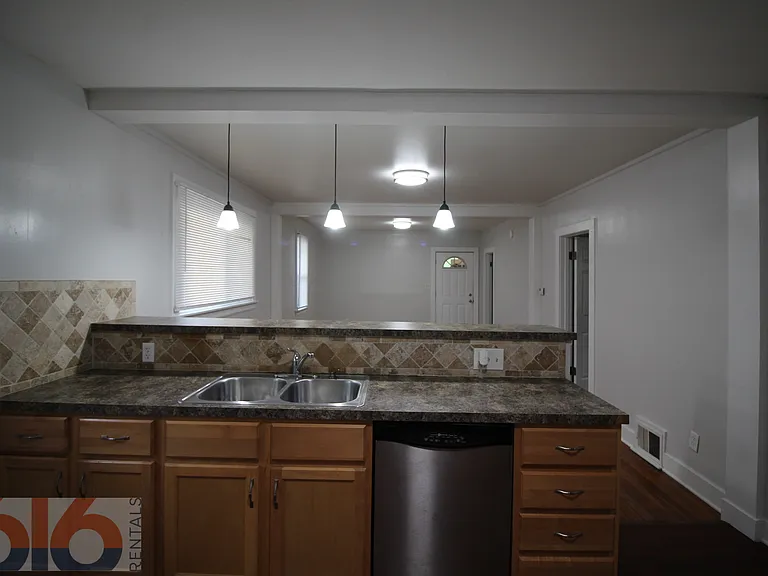 813 Douglas St NW — Photo 4