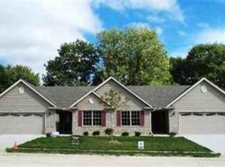 802 Hartz Ct, Leclaire, IA 52753