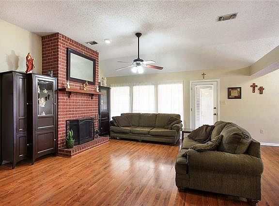 2nd image of 2252 Country Club Dr