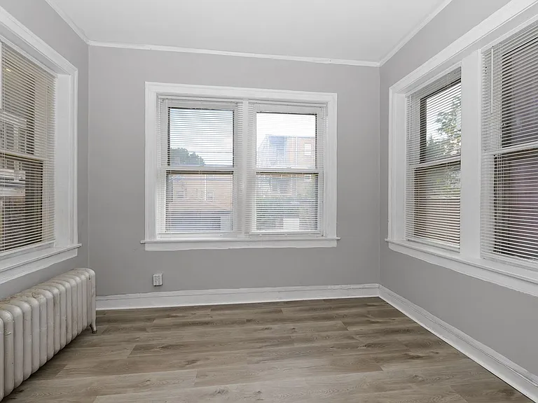 8001-8007 S Eberhart Ave — Photo 11