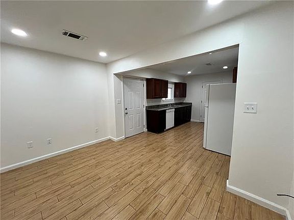 4th image of 2525 Riverland Dr #105