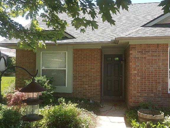 4th image of 210 Clearwater Ct