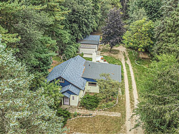4th image of 5822 W River Dr NE