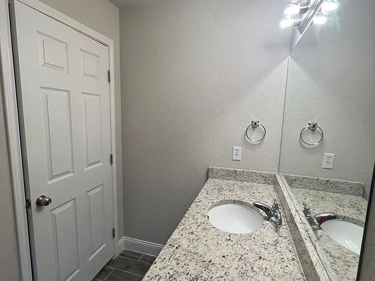 7417 Savannah Brks — Photo 22