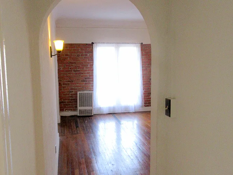 654 S Detroit St #401 — Photo 14
