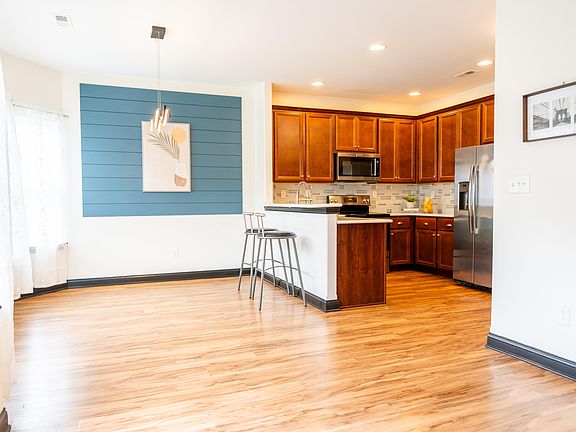 5th image of 260 White Oak Trce