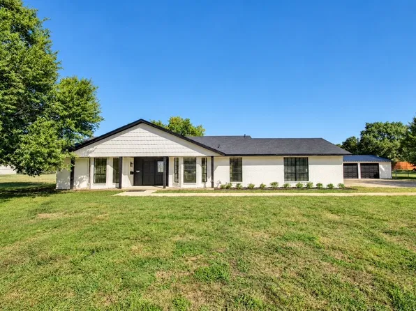 107 Locust Dr, Red Oak, TX 75154