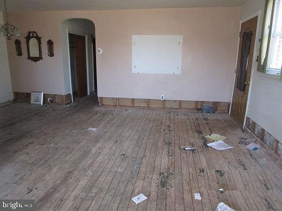 5th image of 8816 Bradford St