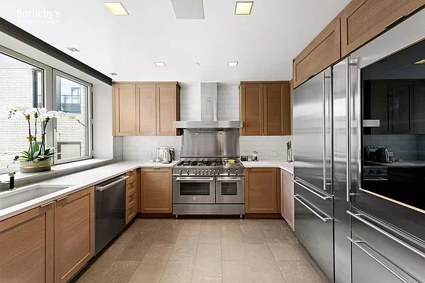 Sold by Sotheby's International Realty | media 7