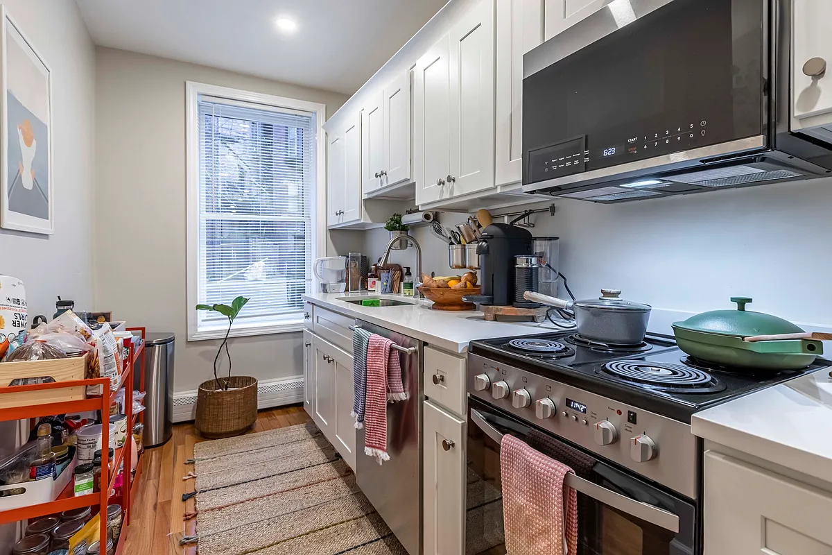 Photo 2 of 9 - 426 Marlborough St #2 - Boston, MA Building Photo - 426 Marlborough St #2