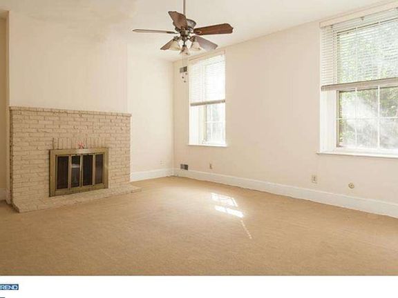 5th image of 1023 Clinton St #205