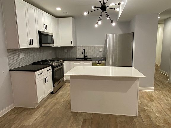 2nd image of 4516 S King Dr #G