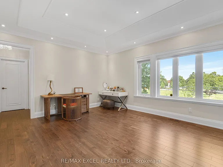 49 Kenton Dr — Photo 21