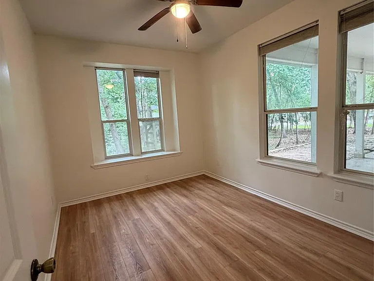 11 Lords Cir — Photo 16