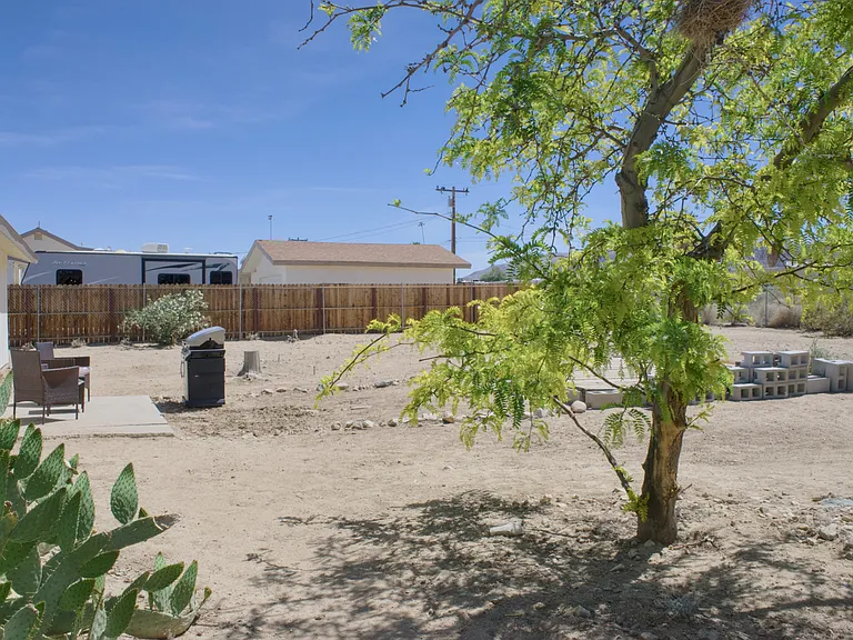 74357 Maricopa Dr — Photo 11