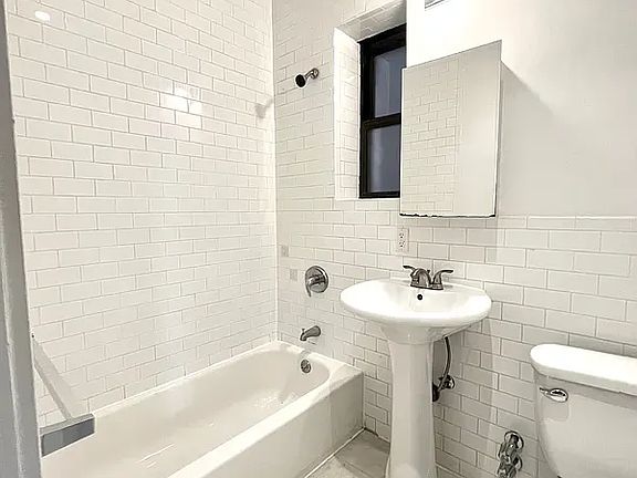 5th image of 338 E 55th St APT 4B