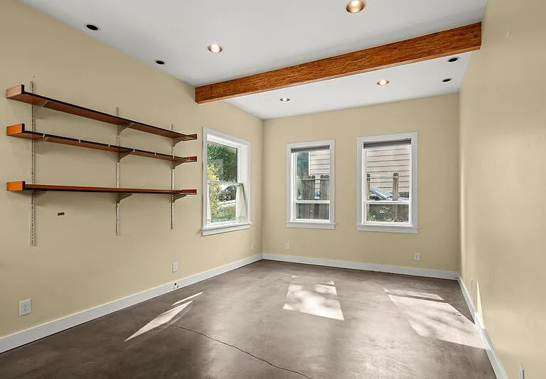 1912 E Union St — Photo 15