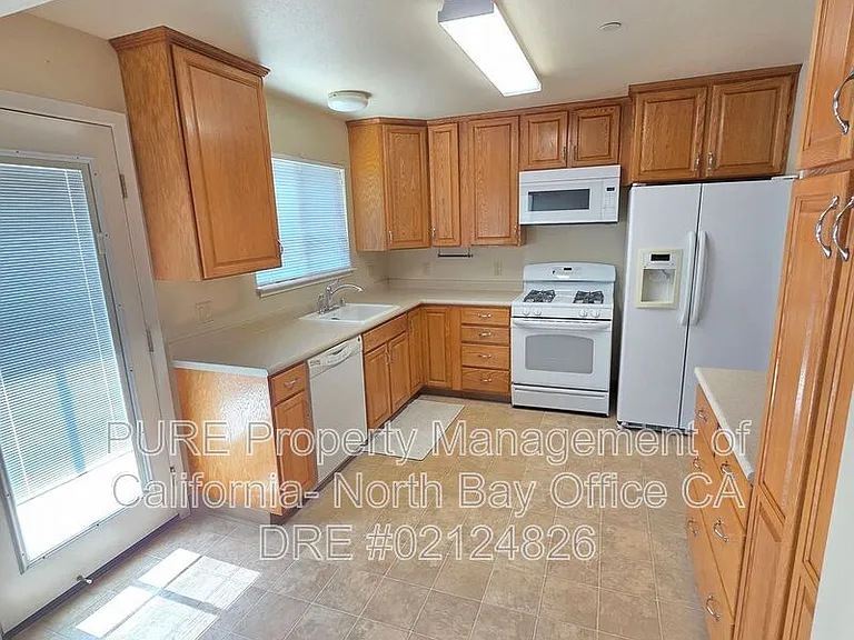 132 Arlington Dr — Photo 5