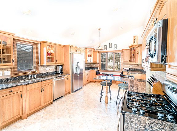 3rd image of 15550 Badger Ln