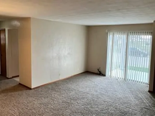 316 S Ridgewood Dr #D, Chillicothe, IL 61523