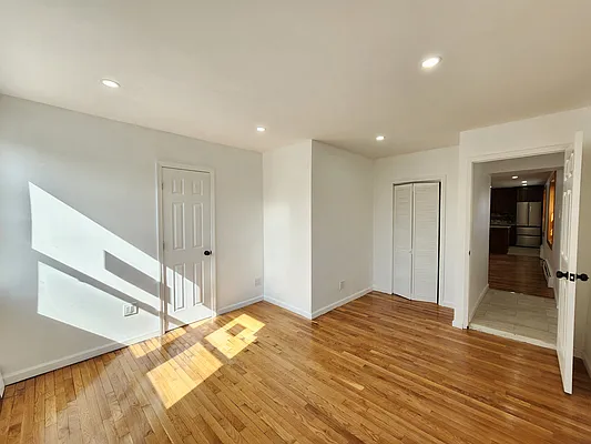 Rented by Astoria Realty | media 21