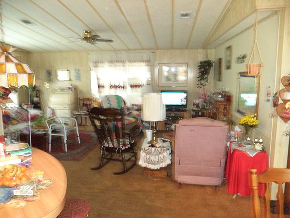 3rd image of 218 Holly Dr