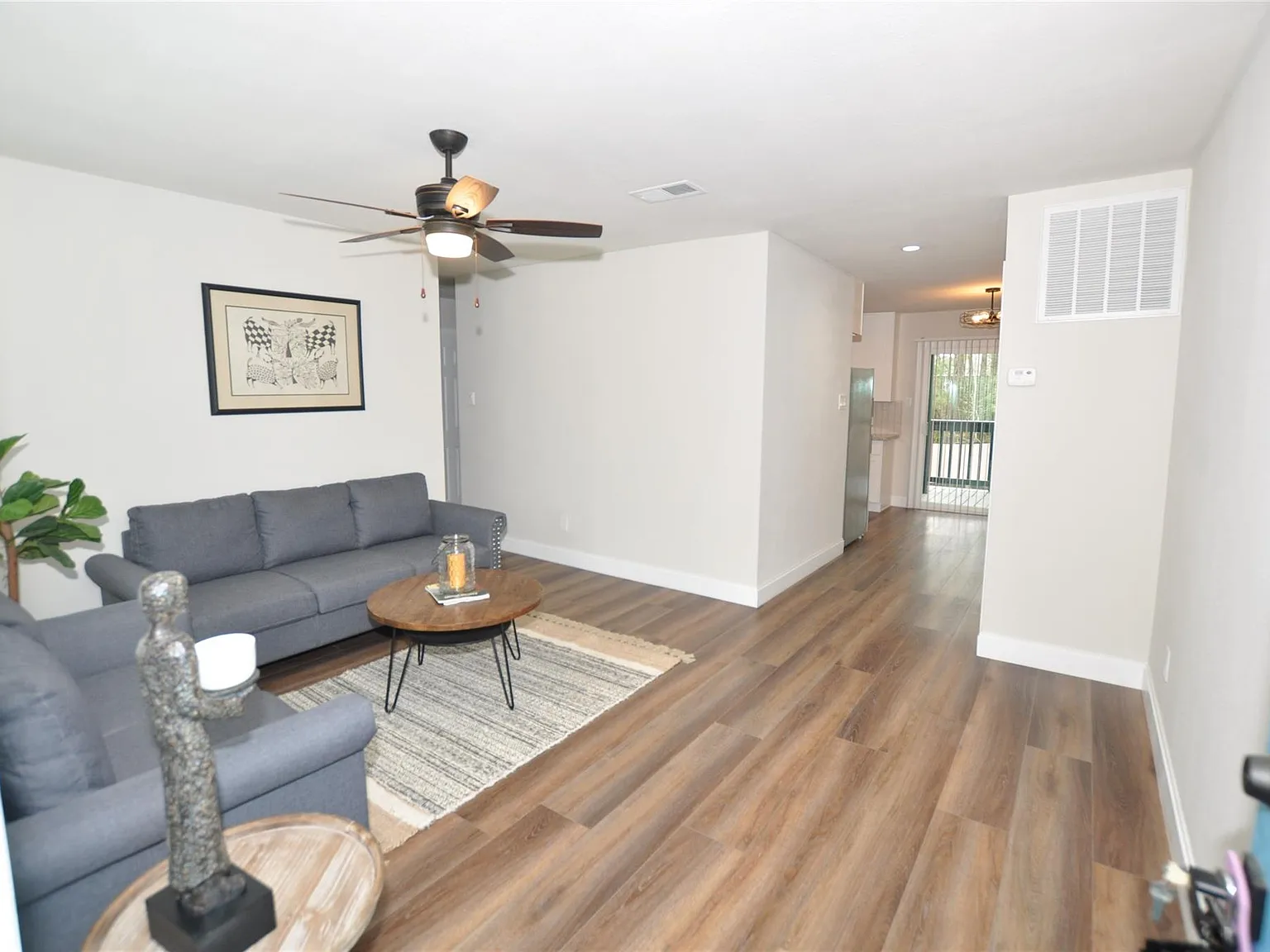 2 bed, 1.0 bath, 870 sqft, $1,450 — Photo 4