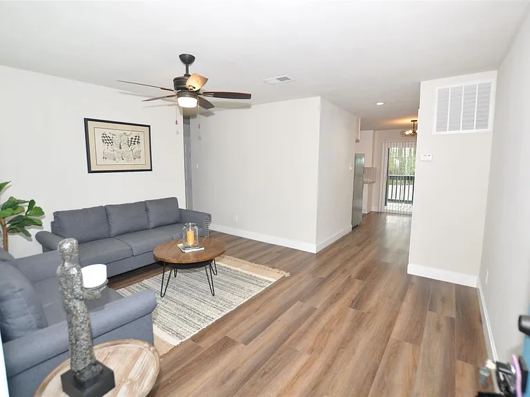 2655 Fountain View St #3 — Photo 4