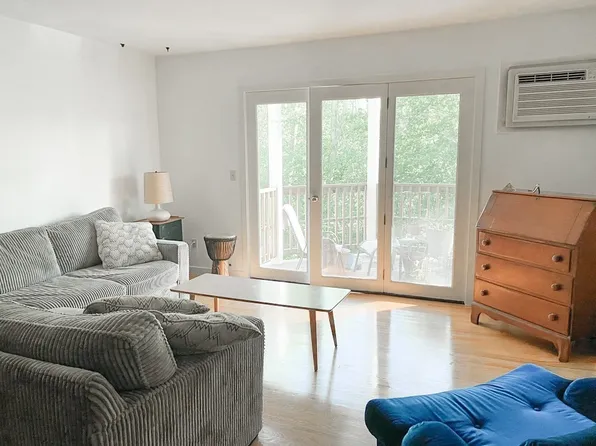 23 Randolph Pl APT 204, Northampton, MA 01060