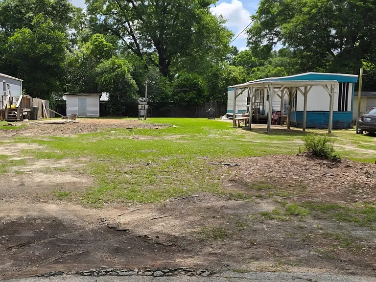 Shamrock Dr — Photo 3