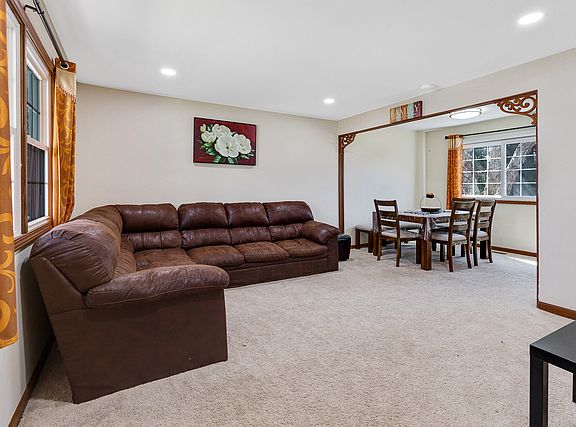 3rd image of 1400 Knoll Dr