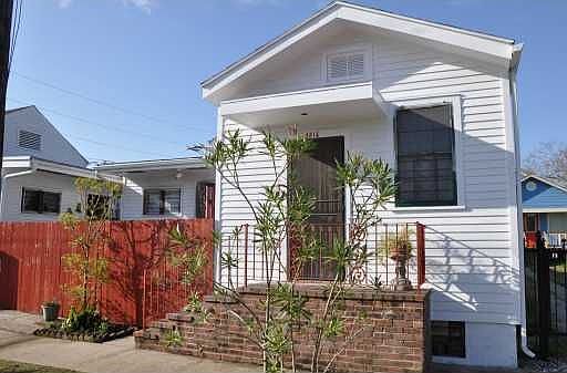 3rd image of 3816 Baudin St