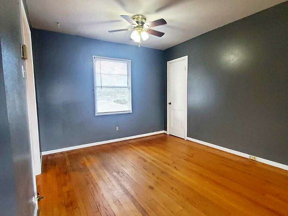 3rd image of 4427 1/2 Jefferson St #1