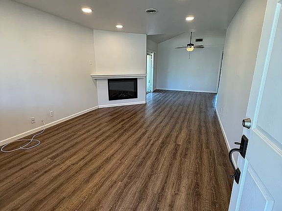 2nd image of 33 Dean Way