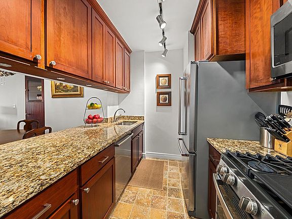 5th image of 377 Rector Pl APT 14B