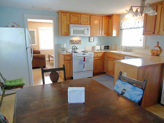 Kitchen w/marble counters
