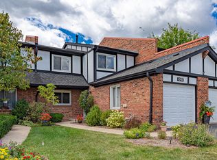 1507 Columbia Ct, Elk Grove Village, IL 60007