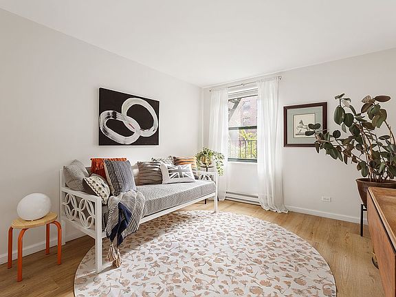 5th image of 141 Barrow St APT 1B