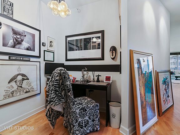 4th image of 1629 S Prairie Ave #G-276