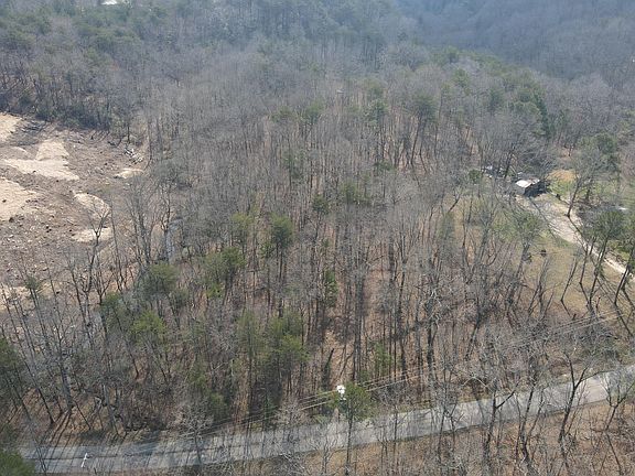 3rd image of 1065 Deerhead Rd